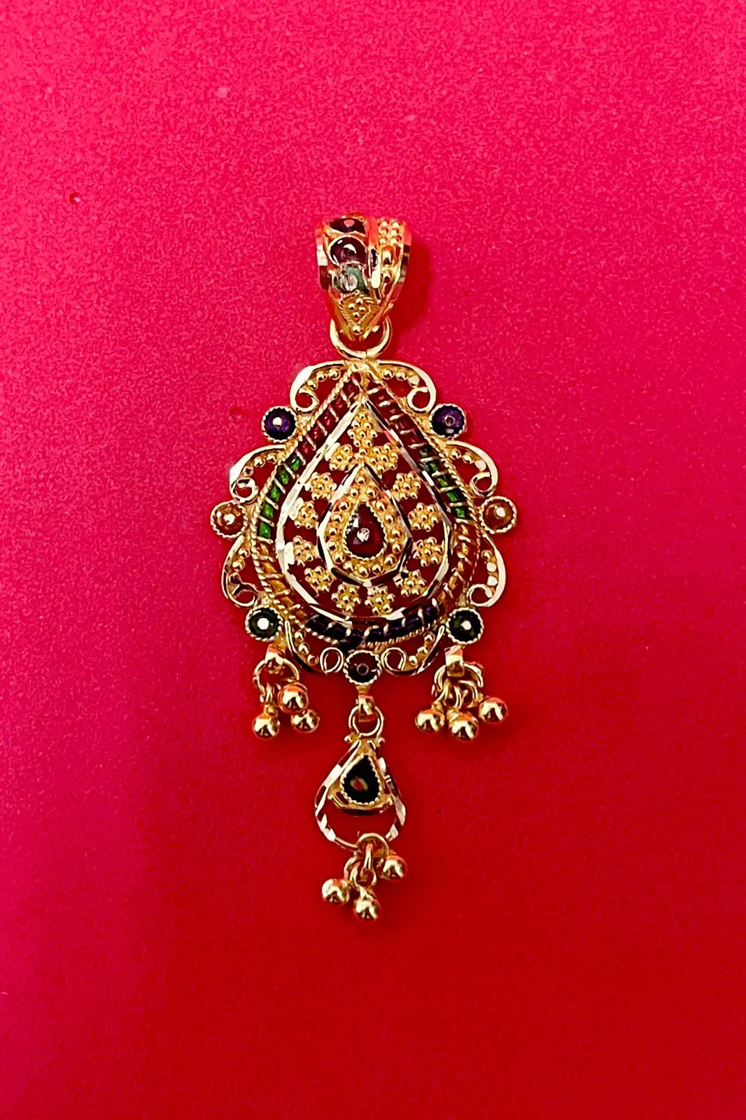 22 KT Gold Designer Multicolor Engraved Pendant Set (D106)