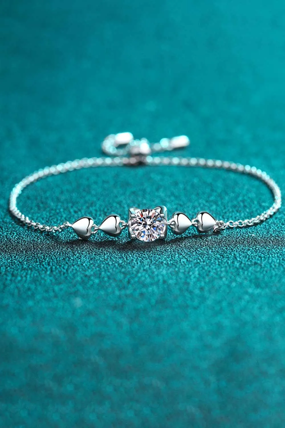 Elegant Heart-Shaped Moissanite Bracelet - Timeless Sterling Silver Beauty