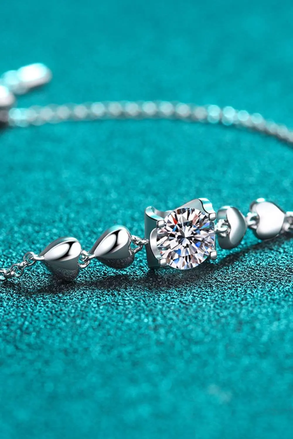 Elegant Heart-Shaped Moissanite Bracelet - Timeless Sterling Silver Beauty