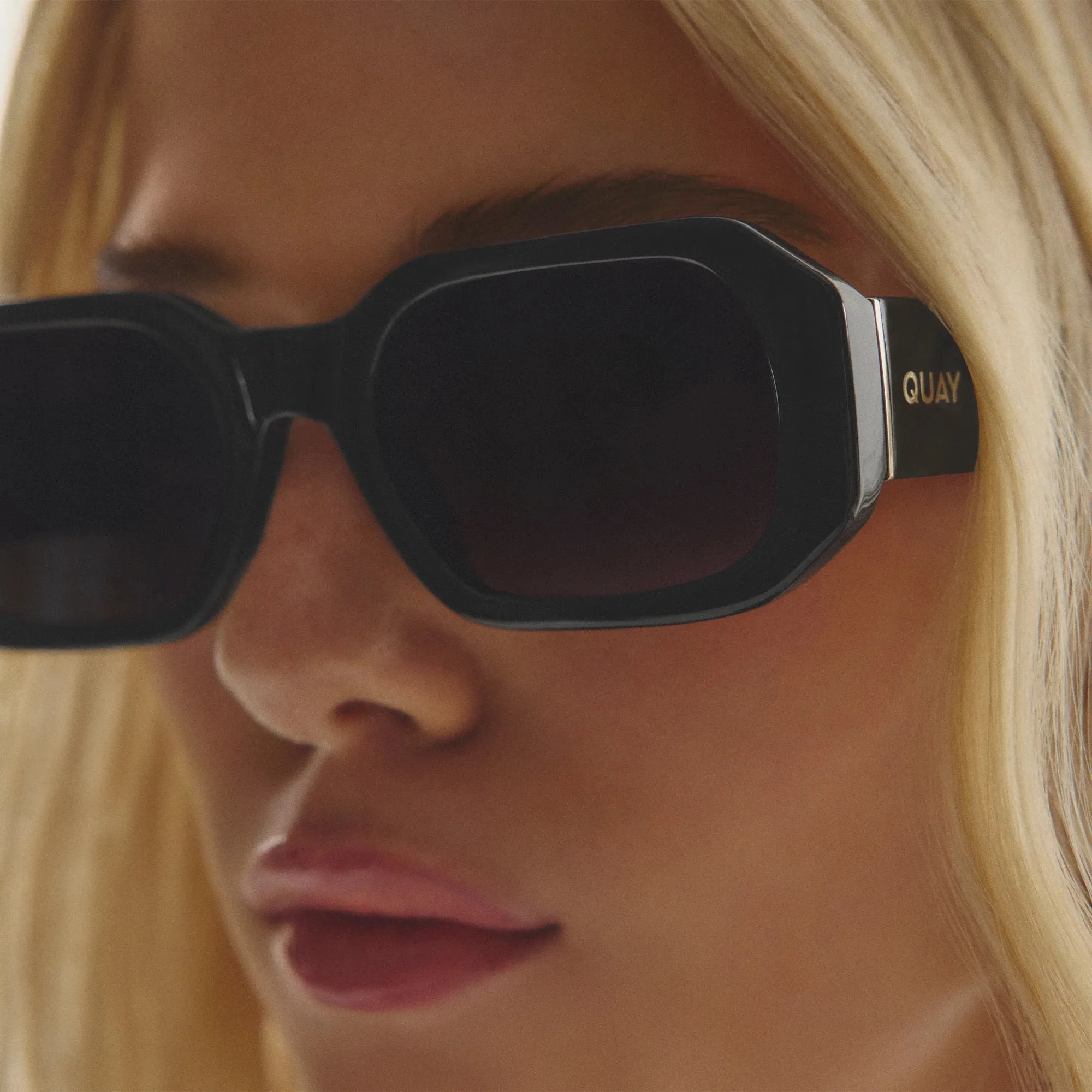 Hyped Up -Black Frame / Smoke Lens