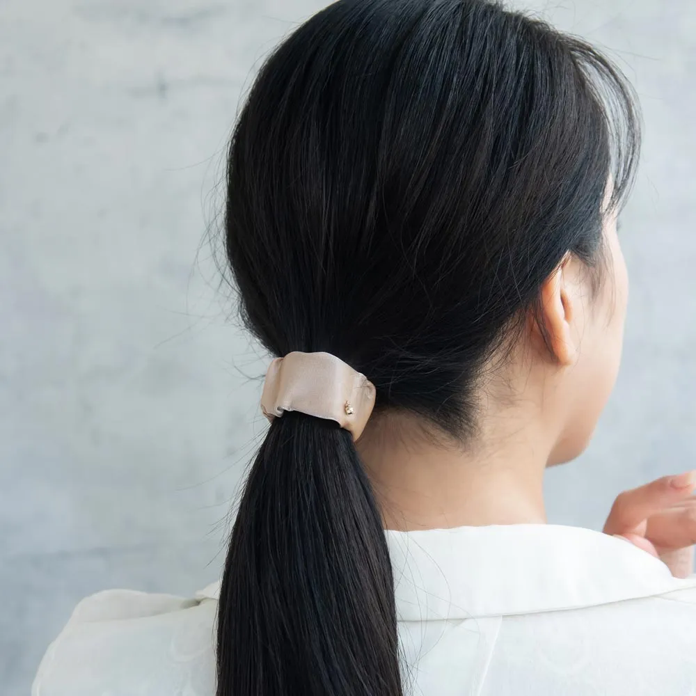 Shimmering Snap Band Pony Hook
